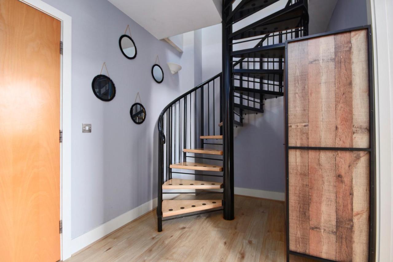 Duplex Yorkshire Penthouse - Parking Apartment Batley Exterior photo